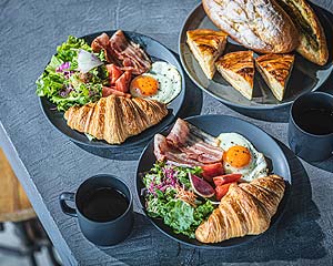 plate of bread and salad